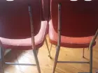 2 Paire de chaises (empilées l'une sur l'autre)