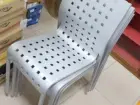 Paire de chaises (empilées l'une sur l'autre)