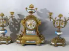 Horloge avec chandeliers 
