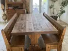 Table et deux bancs