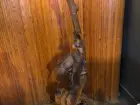 Lampadaire en bois sculpté