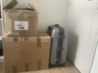 2 cartons et une valise 