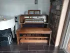 Orgue, banc orgue + 1 objet