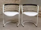 2 Paire de chaises (empilées l'une sur l'autre)