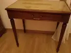 Petit bureau, Petit meuble + 1 objet